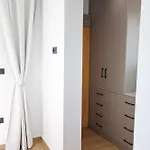 شقة Xenia